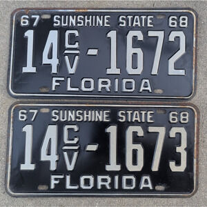 1967/68 Florida Sunshine State License Plate Lot of 2 Consecutively Numbered Set